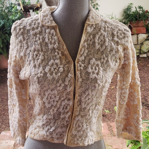 Vintage lace and beaded little jacket - Picture 1 of 4